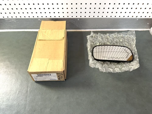 GM OEM NOS 25810853 Passenger Side RH Mirror Glass 2006-2008 Cadillac DTS