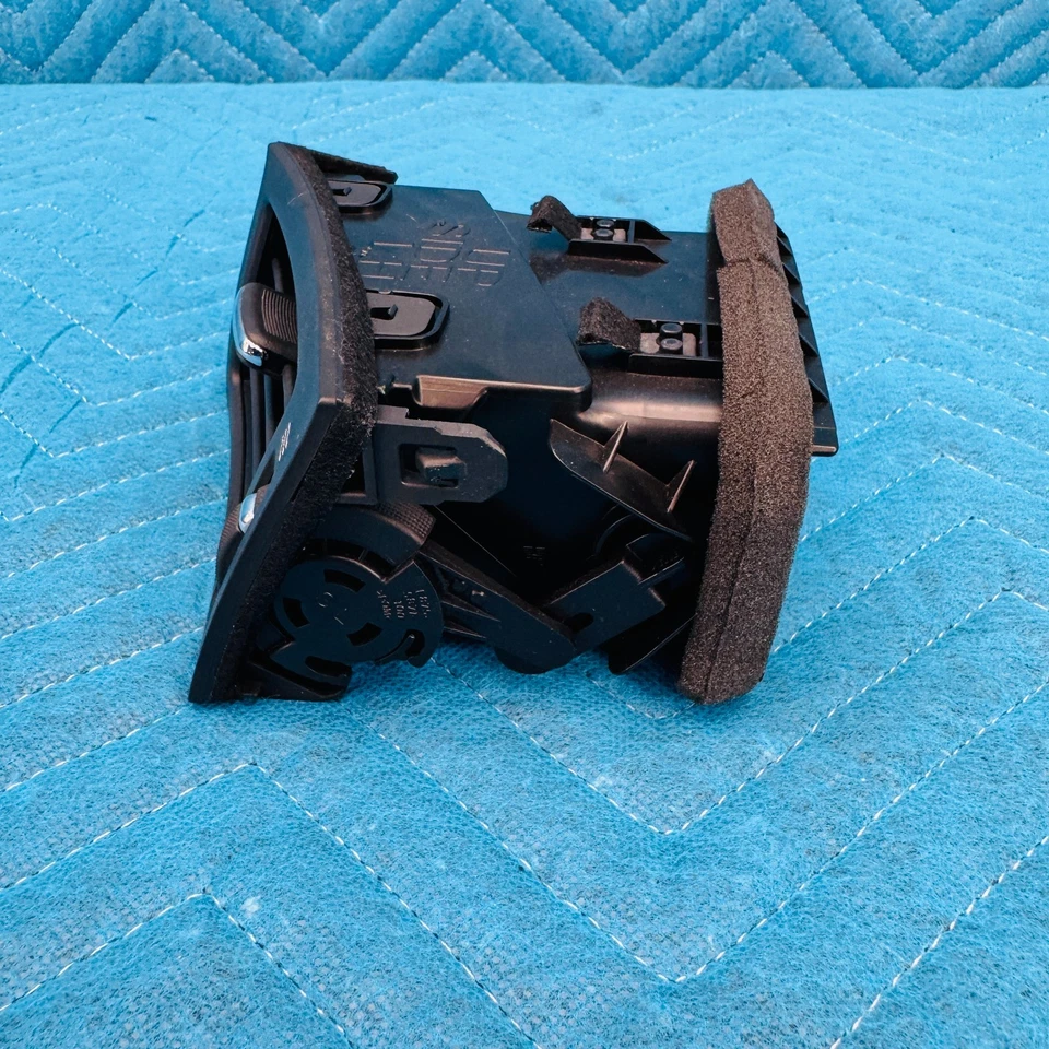 Infiniti M56 M37 Q70 2011-2019 tablero delantero izquierdo rejilla de ventilación de aire OEM 687611MA Foto 4 de 4