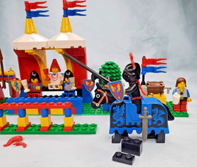 LEGO Castle: Knight's Challenge 1584 100% complete except for 2 feathers
