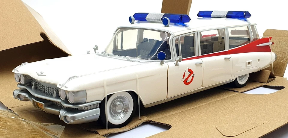 Hasbro 1/18 Scale GB33421 - Ghostbusters Plasma Series Ecto-1 (1984) Cadillac - Image 2 of 4