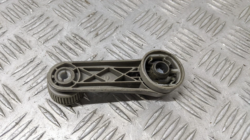 VOLKSWAGEN GOLF MK3 DL 1995 PUERTA VENTANA BOBINADORA MANIJA (CONDUCTORES DELANTEROS) 1H0837581 Foto 3 de 4