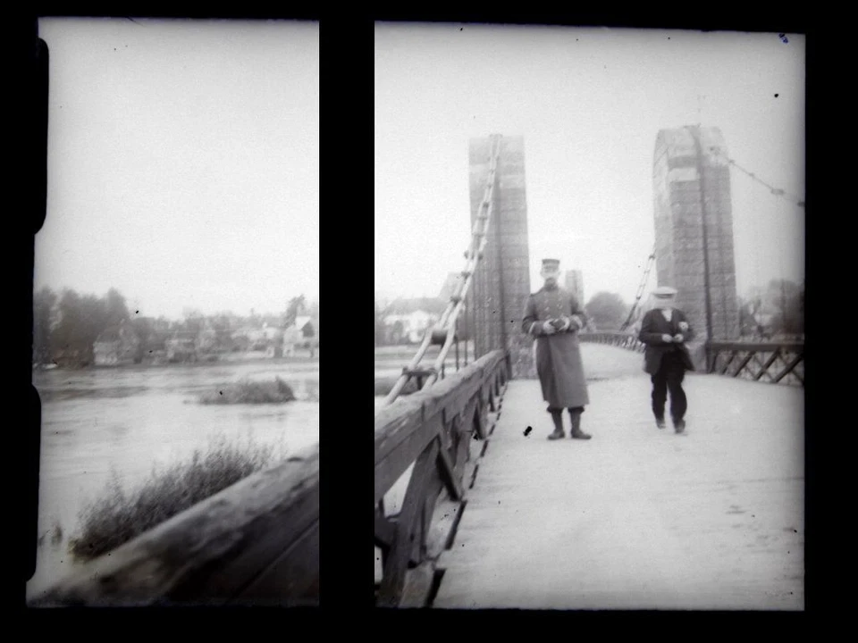 PLAQUE VERRE PHOTO NEGATIF circa.1914 MILITAIRE SUR UN PONT FRONTALIER (B45) - Photo 1/1
