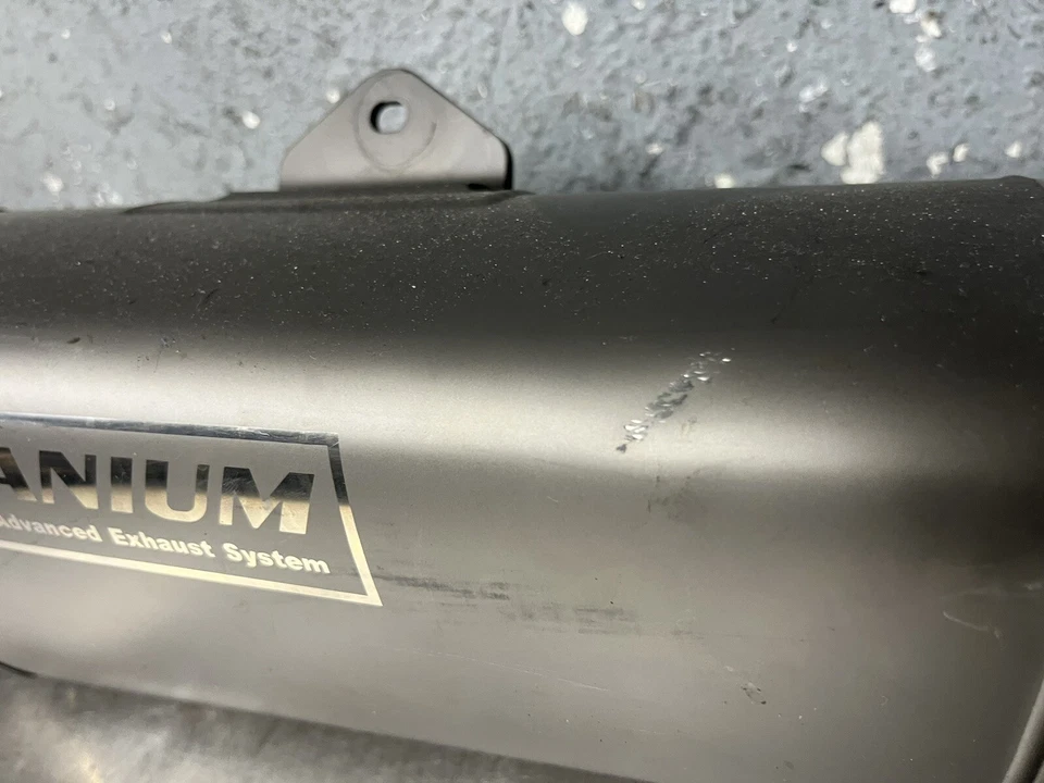 2005 2006 SUZUKI GSXR1000 EXHAUST PIPE MUFFLER SLIP ON CAN SILENCER TITANIUM - Image 2 of 4