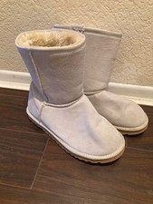 UGG Australia Classic Short Boots Women  s Size 11 Light Taupe Sheepskin Suede