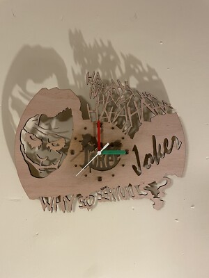 30 cm Joker inspirierte Laser Sperrholz Wanduhr