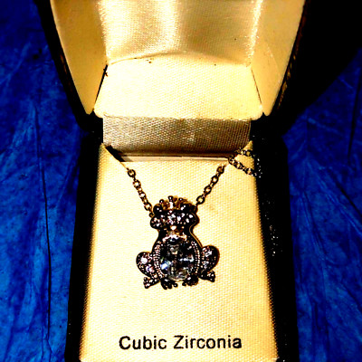 Absolutely amazing! NIB ~cutest little cubic zirconia frog necklace I EVER seen!