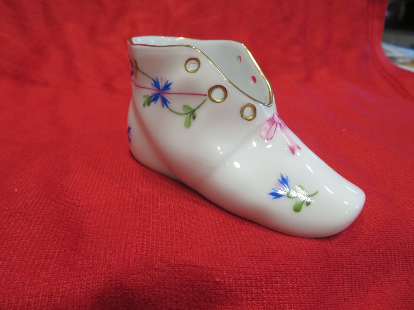 VINTAGE HEREND BLUE GARLAND HAND PAINTED PORCELAIN BABY SHOE, 