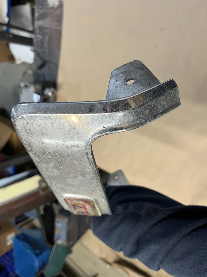 1973 MERCURY COUGAR PADRÃO XR7 CAPÔ CENTRO MOLDAGEM E EMBLEMA 73 - Imagem 4 de 4