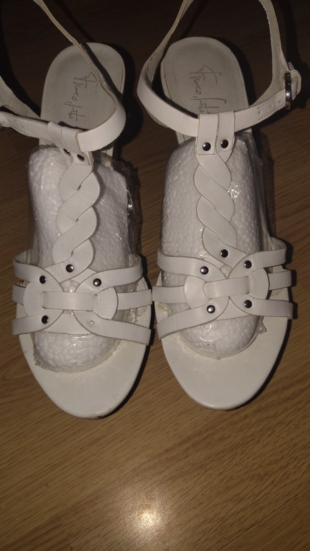 Franco Sarto Suzy White Leather Wedge Sandals Cork Heel Women’s 11M EUC T Strap