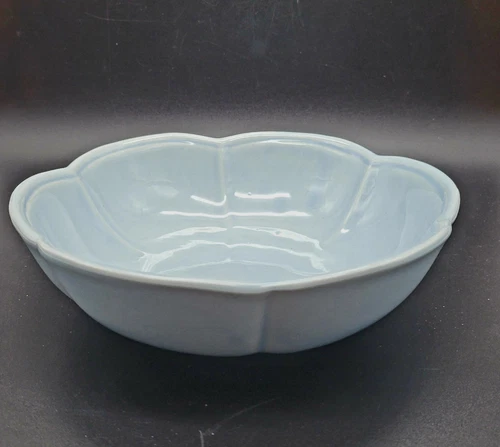 Vintage Powder Blue McCoy USA Pottery Bowl 7528 w/ Scalloped Edge 7.5"