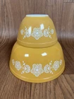 Set of 2 Vintage Pyrex Butterfly Gold Mixing Bowls 401 403 (1.5 pint/1.5 quart)