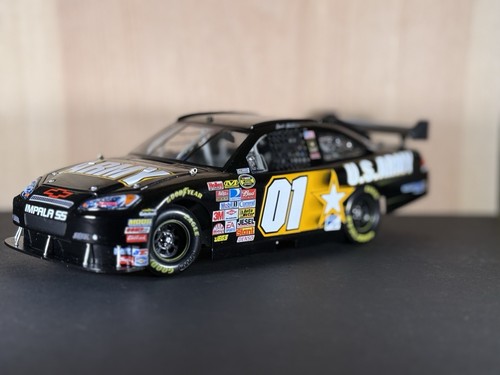Mark Martin #01 Army 2007 Impala SS COT 1:24 Drivers Select Limited Edition - Picture 3 of 11