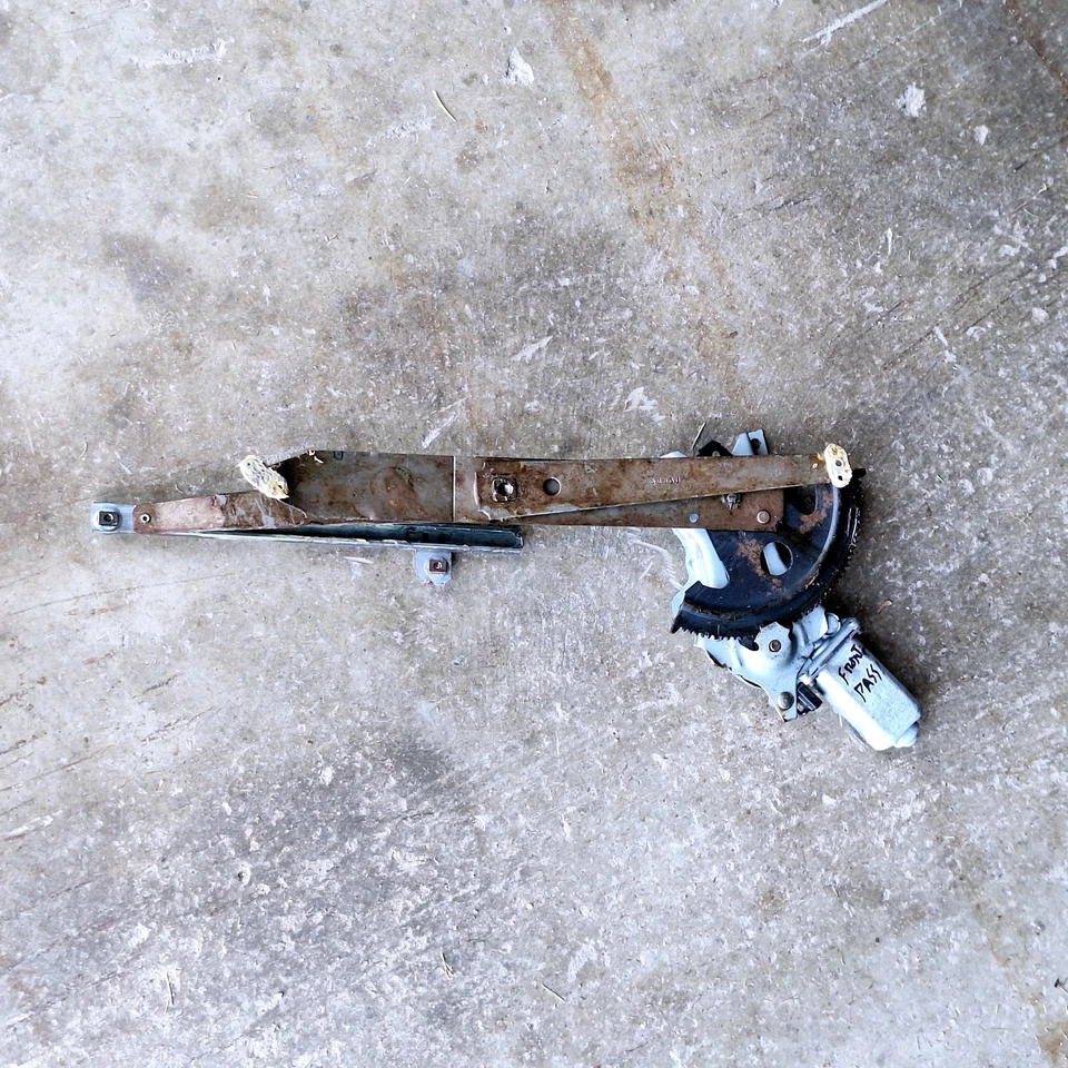 1992-1996 BUICK ROADMASTER WAGON Front Passenger Power Window Motor/Regulator - Image 4 of 4