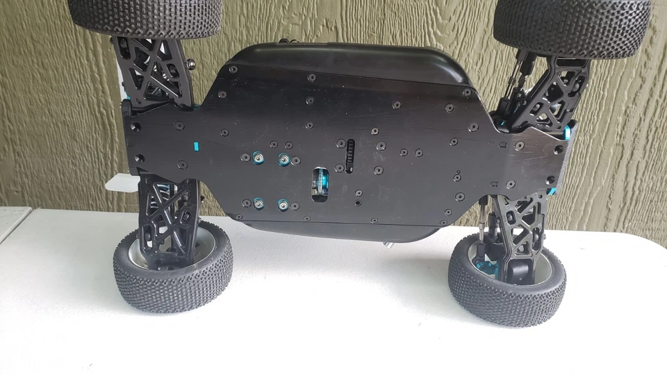 TAMIYA 801X NITRO BUGGY - Image 4 of 4