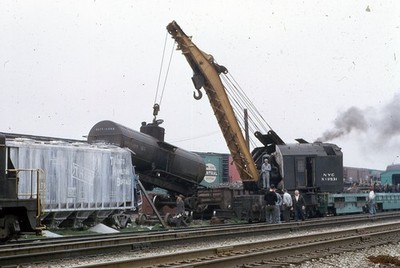 (Lot #7618 Set 19) New York Central (NYC) Derricks & Wreck Train Cars
