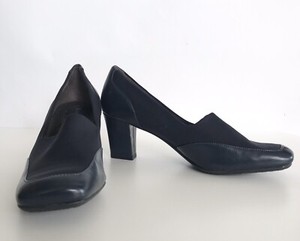 comfortable navy pumps