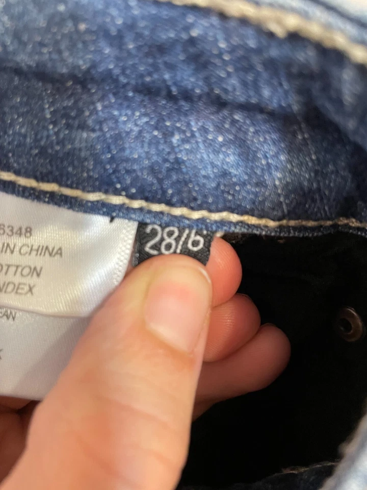 Pantalones de mezclilla Tru Luxe para mujer ajustados azules talla 28/6 bolsillos con estrás Foto 4 de 4