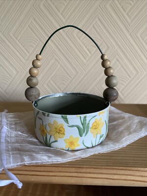 Decoupaged Narzissen Zinn Topf mit Drahtgriff und Perlen