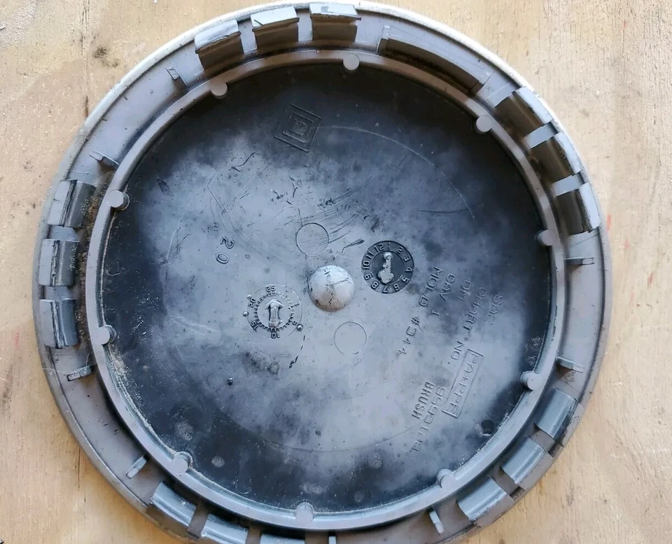 Tapa central mecanizada OEM 97-05 Chevrolet Venture. P/N 9593128 Foto 3 de 4