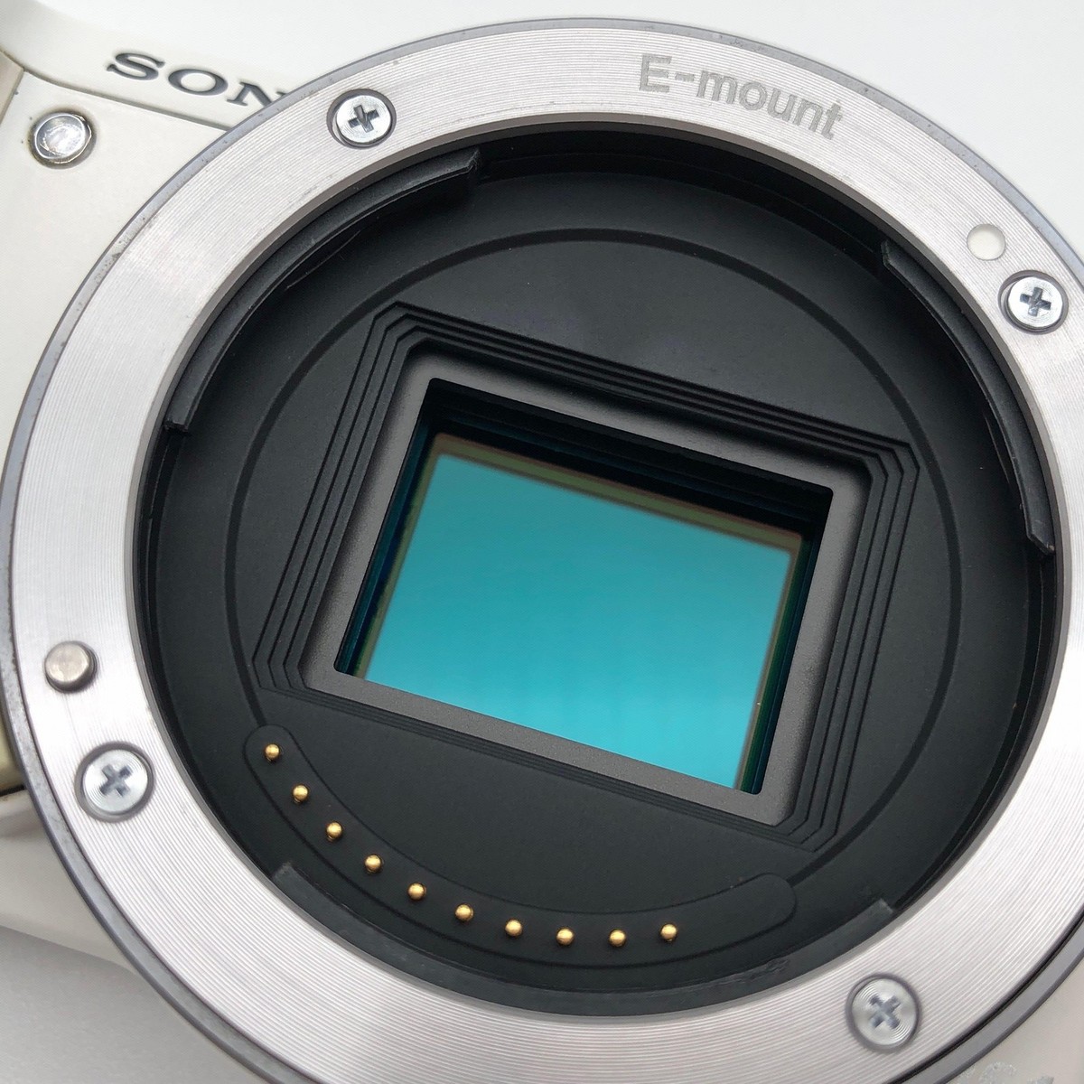 Sony Alpha NEX-5N Mirrorless Camera White + Kit Lens E 18-55mm f