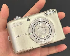 Nikon COOLPIX L30  20.0 MP Digital Camera Silver English Language -90%new