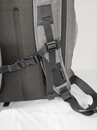 Victorinox Altmont 3.0 Vertical-Zip Laptop Backpack For Work Or Scool - Picture 6 of 12