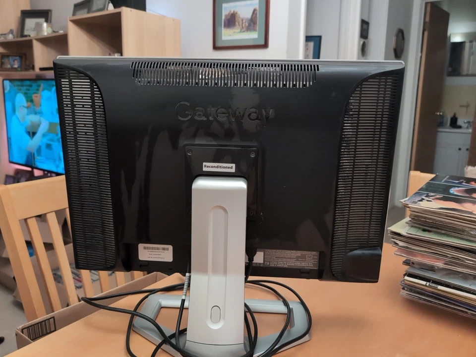 Gateway LP2424 HD Display LCD 24" Monitor Dual Component VGA DVI - Image 3 of 3