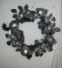 LARGE GOTHIC SKULL WREATH HALLOWEEN HORROR DISPLAY PROP DECOR - CHRISTMAS