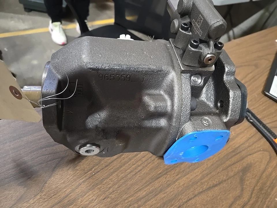 BOMBA DE PISTÓN AXIAL REXROTH R910964882 NUEVA Foto 2 de 3