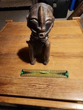 Statuette Artisanale En Bois Avec Collier- Objet D’occasion