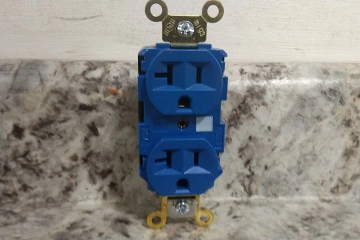 Hubbell HBL5362STBL 10 Pk 125VAC 20 A Current Rating 5-20R Receptacle - Image 3 of 4