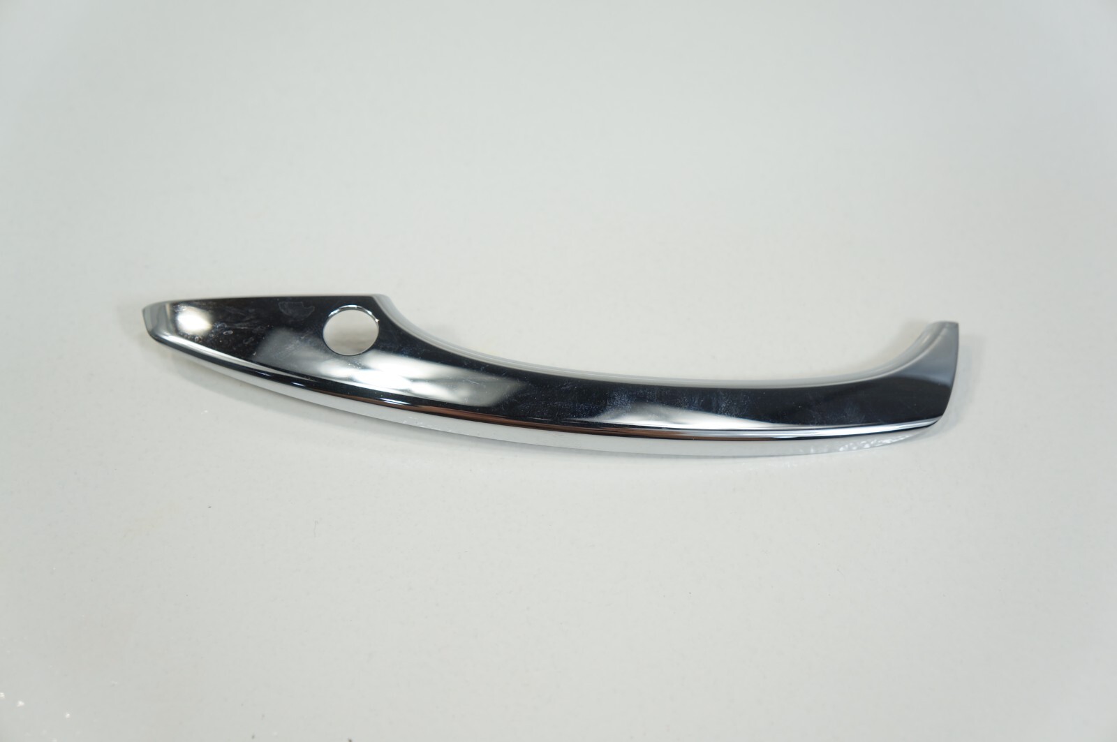 2017-2020 BENTLEY BENTAYGA RIGHT LOWER CHROME DOOR HANDLE MOLDING
