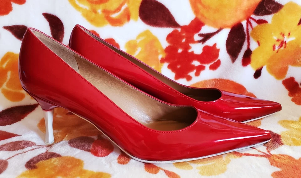 NUEVO STUART WEITZMAN POCO $385 ROJO VIBRANTE CHAROL GATITO TACONES ZAPATOS DE SALÓN 38 7 Foto 2 de 4