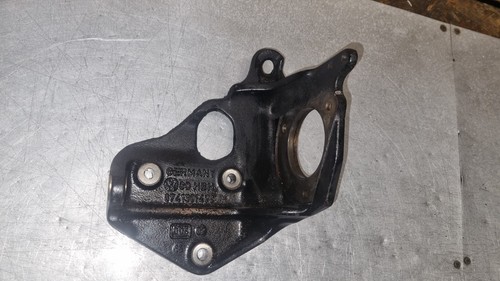 VW T4 2.5 TDI ACV/AHY/AJT/AXL Halter Dieselpumpe Einspritzpumpe 074130147C