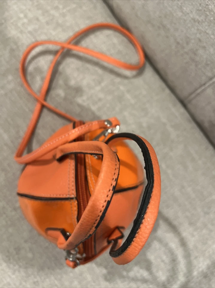 Mini Cartera de Baloncesto Sondra Roberts Color Naranja Bolso en Bloque Foto 4 de 4