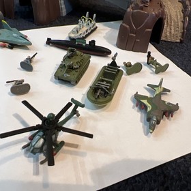 Micro Machines Military Lot. Viper Canyon & Thunder Crossing + 17 Loose Forces