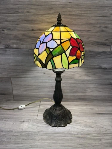 Vintage 18" Stained Glass Tiffany Style Table Top Brass Lamp