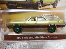 GREEN MACHINE  1971 OLDSMOBILE VISTA CRUISER      GREENLIGHT ESTATE WAGONS  1:64
