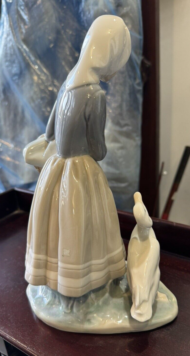 RARE LLADRO PORCELAIN LADY WITH GEESE CHICKS | eBay