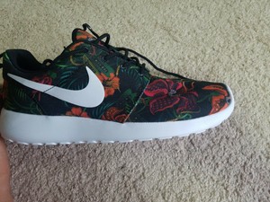 nike roshe run total black