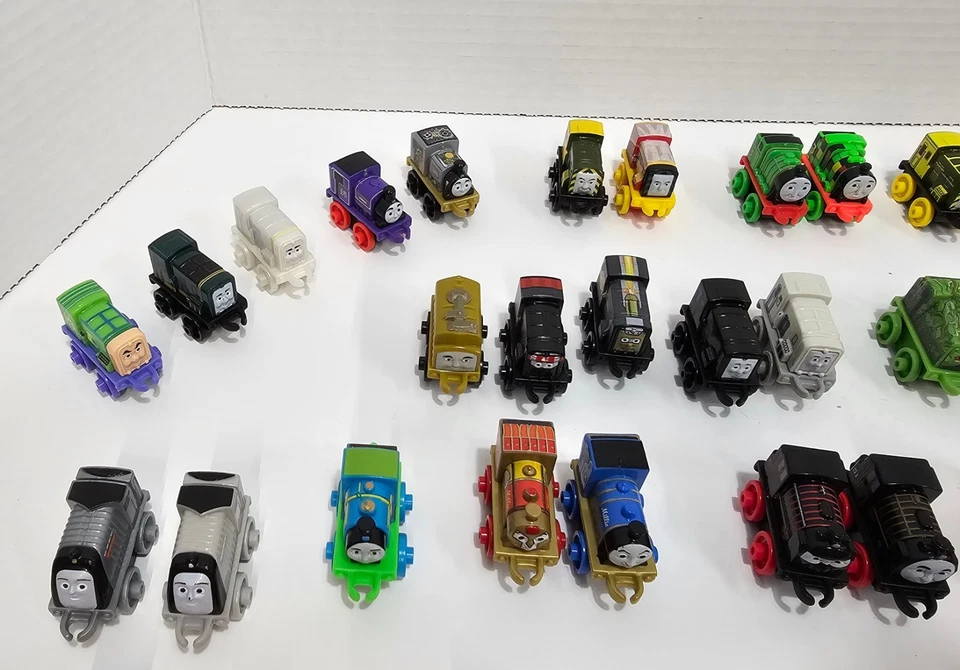 Lote de 64 vagones de tren Thomas The Train & Friends Minis Millie Batman Hiro Paxton Foto 2 de 4
