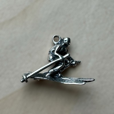 Vintage Anhänger Charm 0,625 Zoll 3D Skifahren Abfahrt Sport 10k Weißgold 1,7g