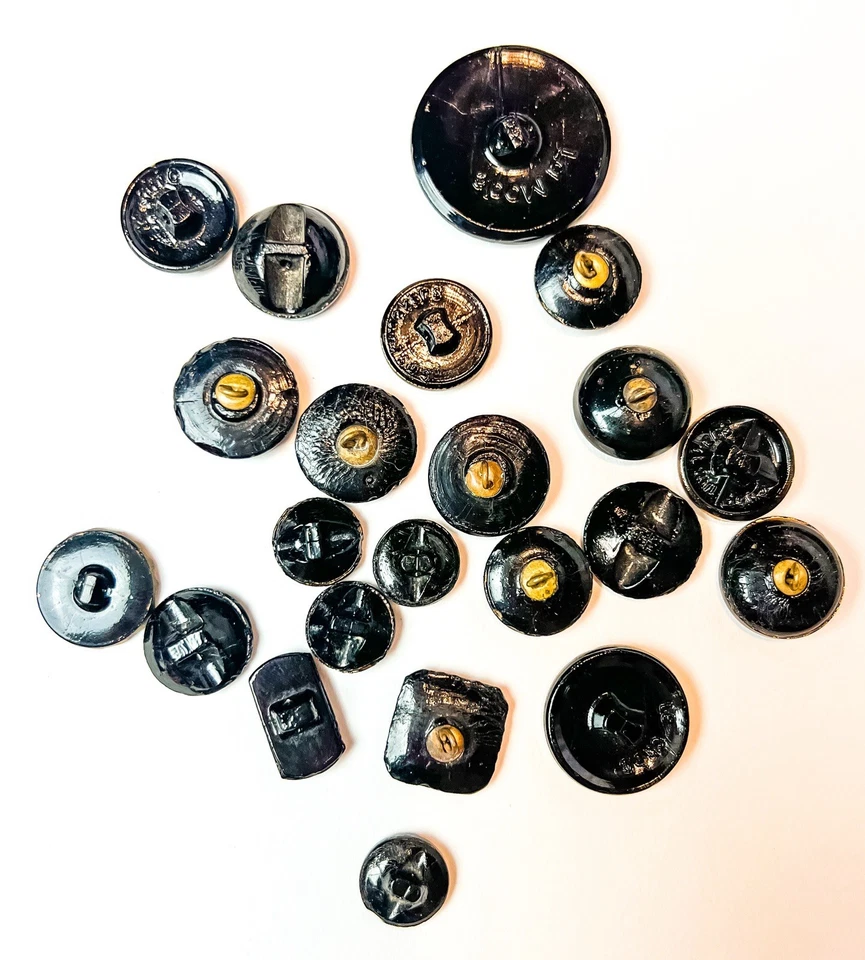 Antiguo Lote de Botones de Vidrio Negro Brillo Oro Jet Intaglio Incisión De Colección Victoriano Foto 3 de 3