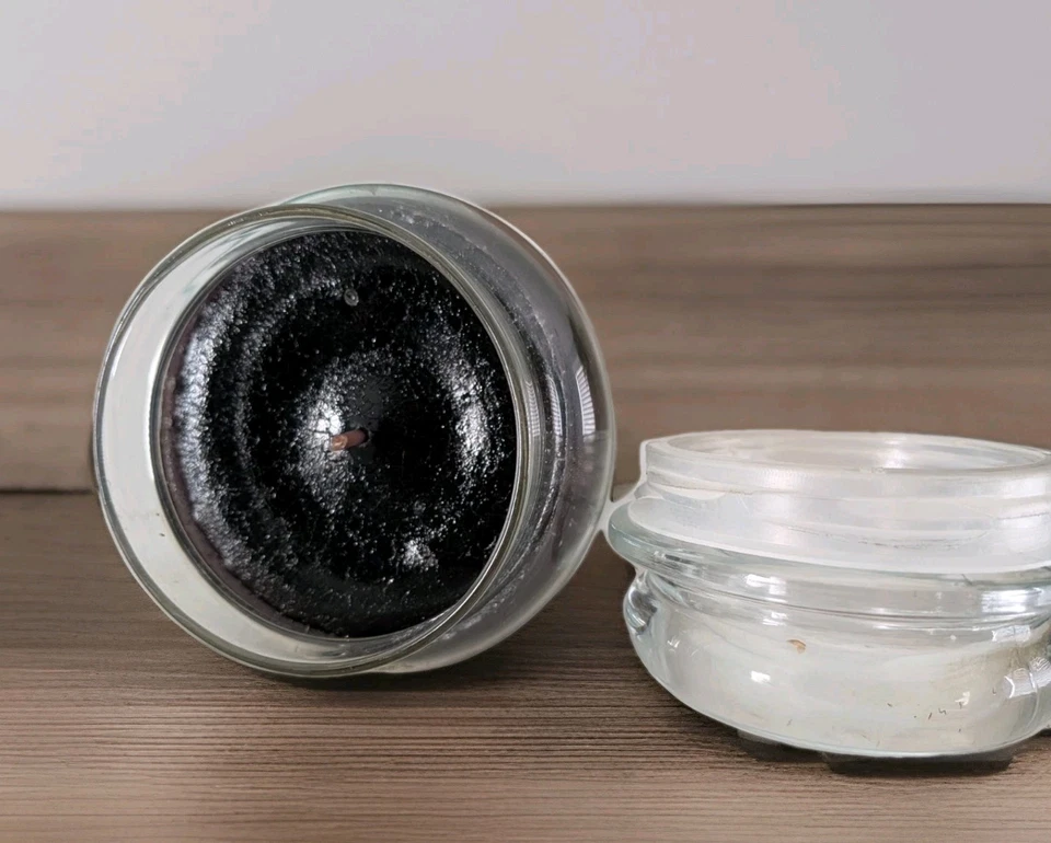 Вышедшая из обращения большая свеча Yankee TUSCAN VINEYARD 22 унции - новая из старых запасов - Изображение 2 из 4