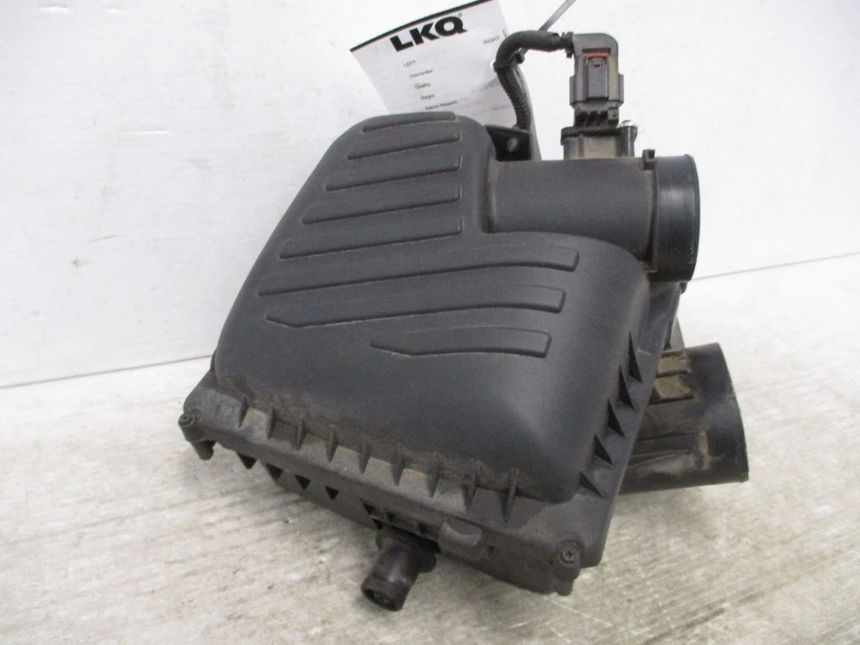 2019 2020 Buick Envision 2.0L Air Intake Cleaner Filter Box OEM - Image 2 of 4