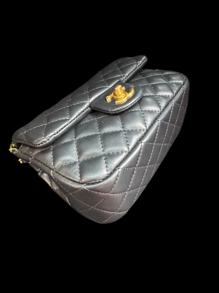 Chanel VIP Regalo Gratis Maquillaje Hombro Perla Bolso Dije - Imagen 4 de 4