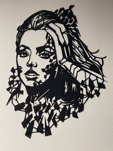 Décoration murale abstraite et géométrique en forme de visage humain