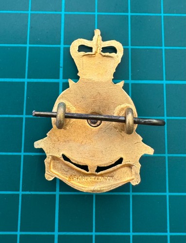 The Yorkshire Brigade Officers Gilt Cap Badge BB-95 - Foto 2 di 2