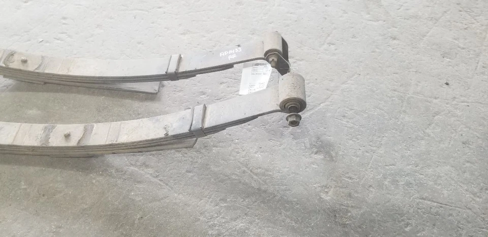 1996 FORD F250 SUPER DUTY REAR LEAF SPRING SET PAIR 4 LEAF Foto 3 de 4