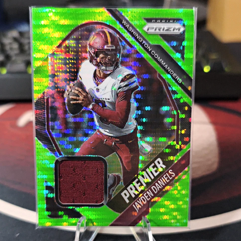 Panini Prizm 2025- Jayden Daniels- Green Pulsar Premier Jerseys Patch- #PJY-JDA - Bild 1 von 2